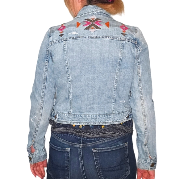 American Eagle Crop Denim Jacket Size Medium Light Blue Embroidered - Picture 3 of 6